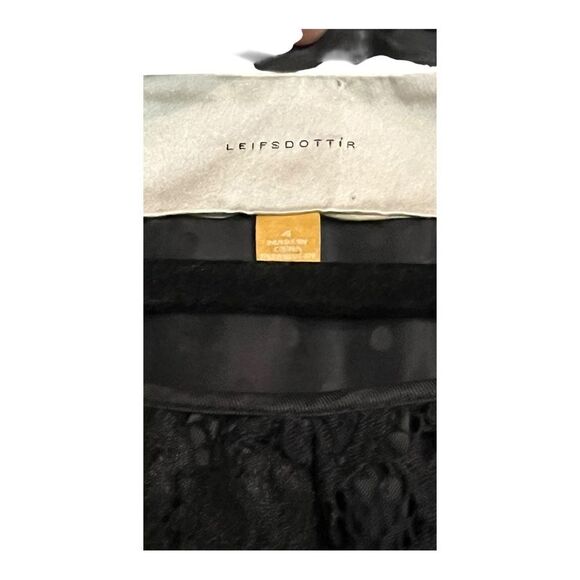 Elegant Black Lace Dress - Picture 4 of 4